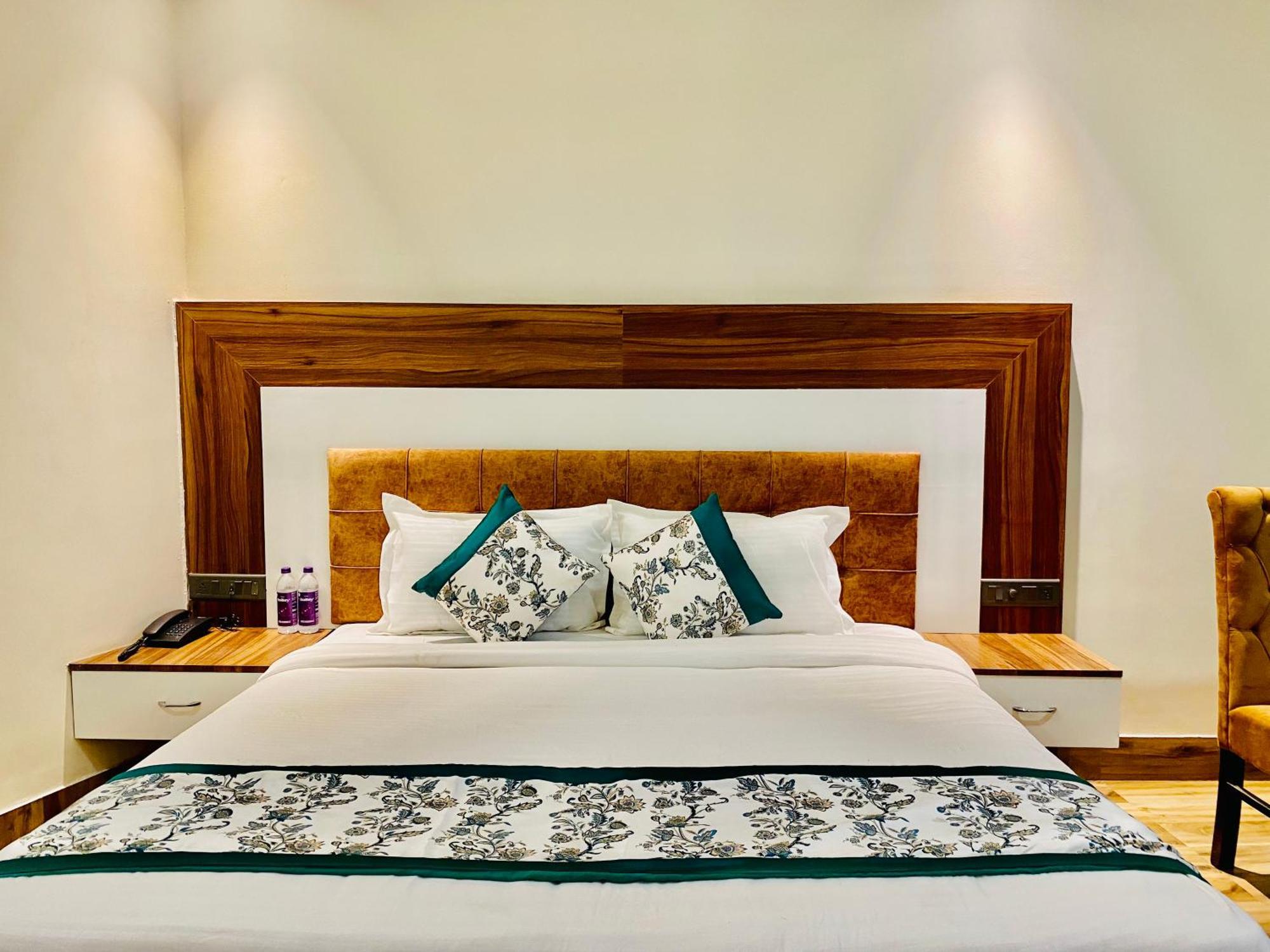 Hotel White House 350 Mtr From Golden Temple Amritsar Exterior foto